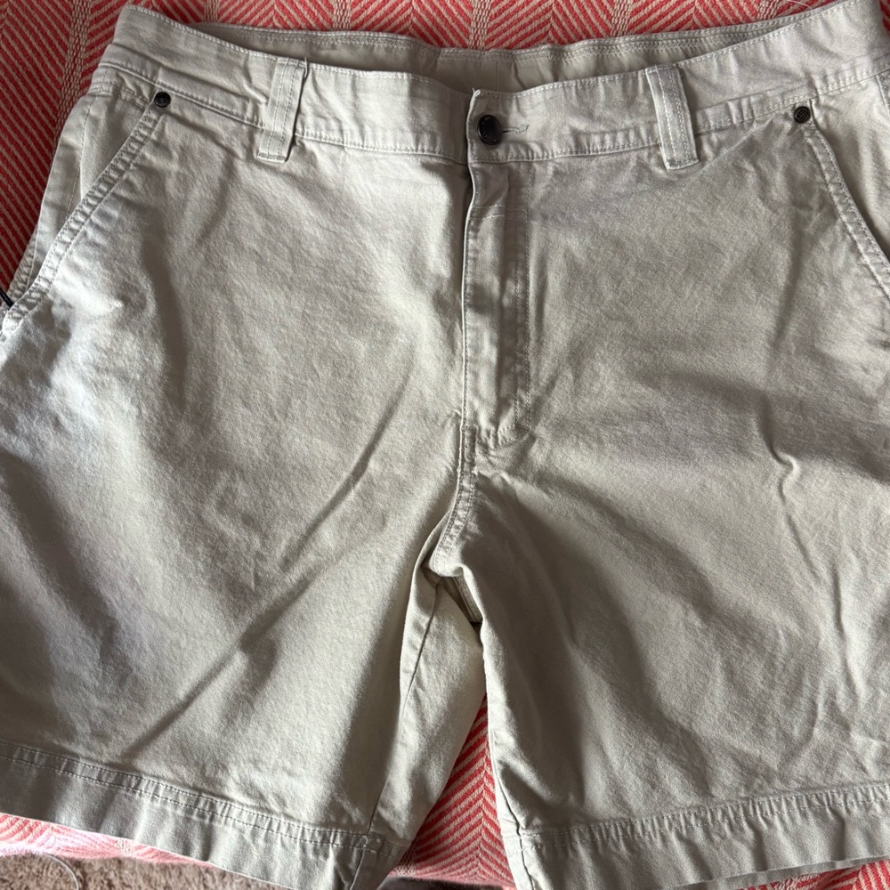 Men's Columbia Casual Beige Shorts